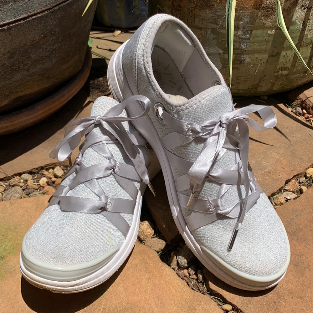 BZEES - Inspire Metallic Silver Sneaker